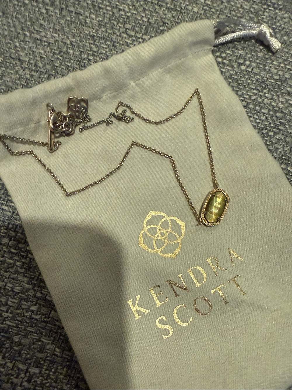 Kendra Scott Gold Olive Stone Pendant Necklace, VGUC